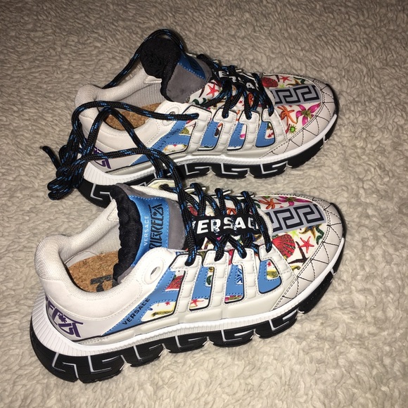 Versace - Picture 11 of 16